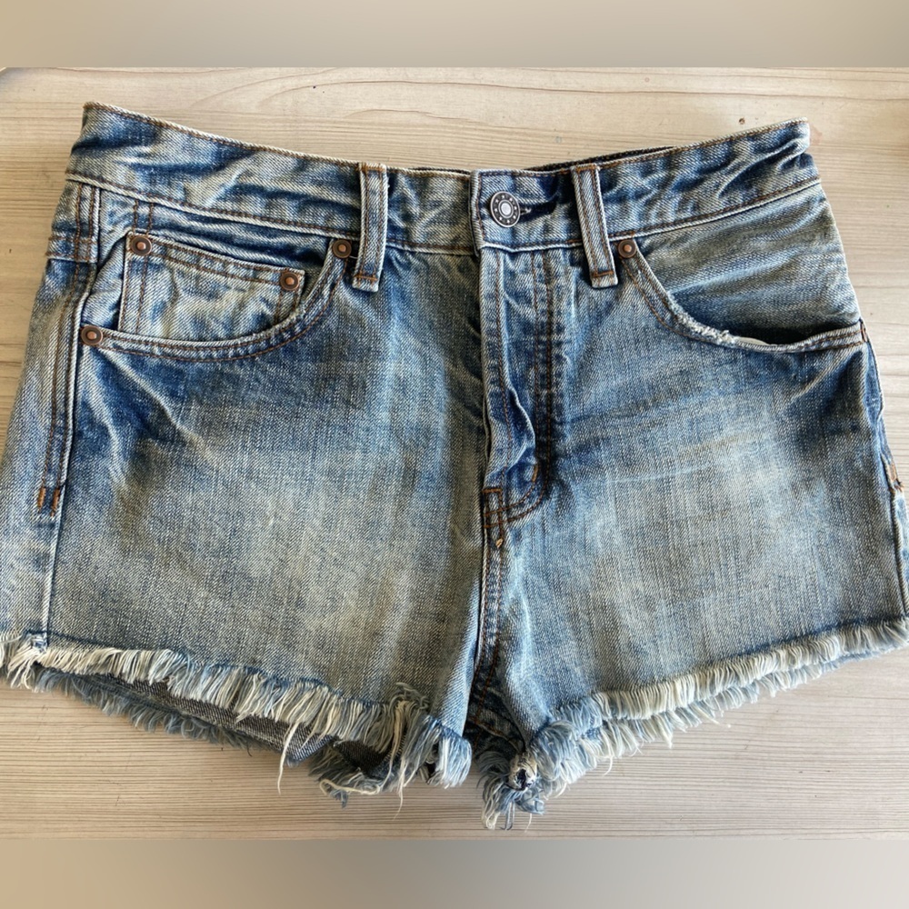 Free People Denim Distressed Button Fly Blue Women's Shorts Size 26 100% Cotton
